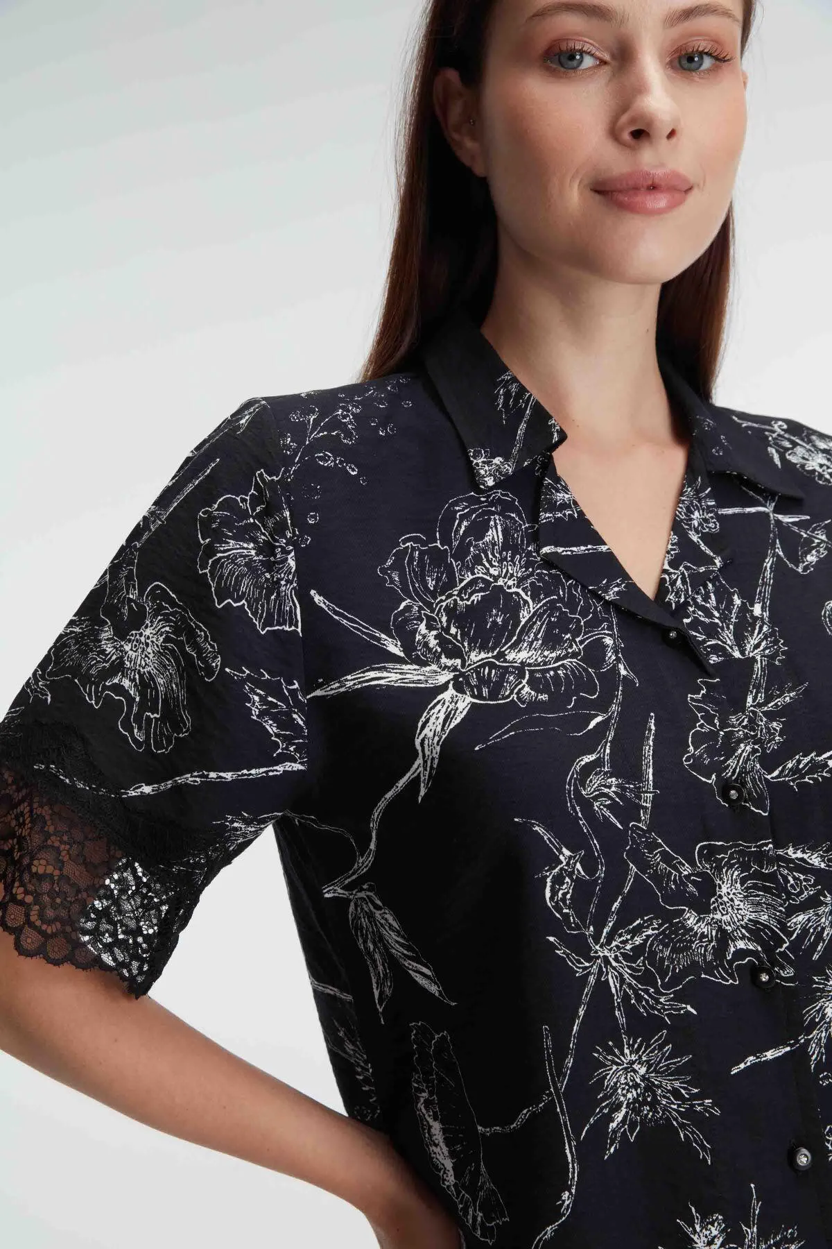 Arias Closet Yarım Kollu V Yaka Kadın Viskon Çiçek Desenli Yazlık Dokuma Dantel Detaylı Pijama Takımı