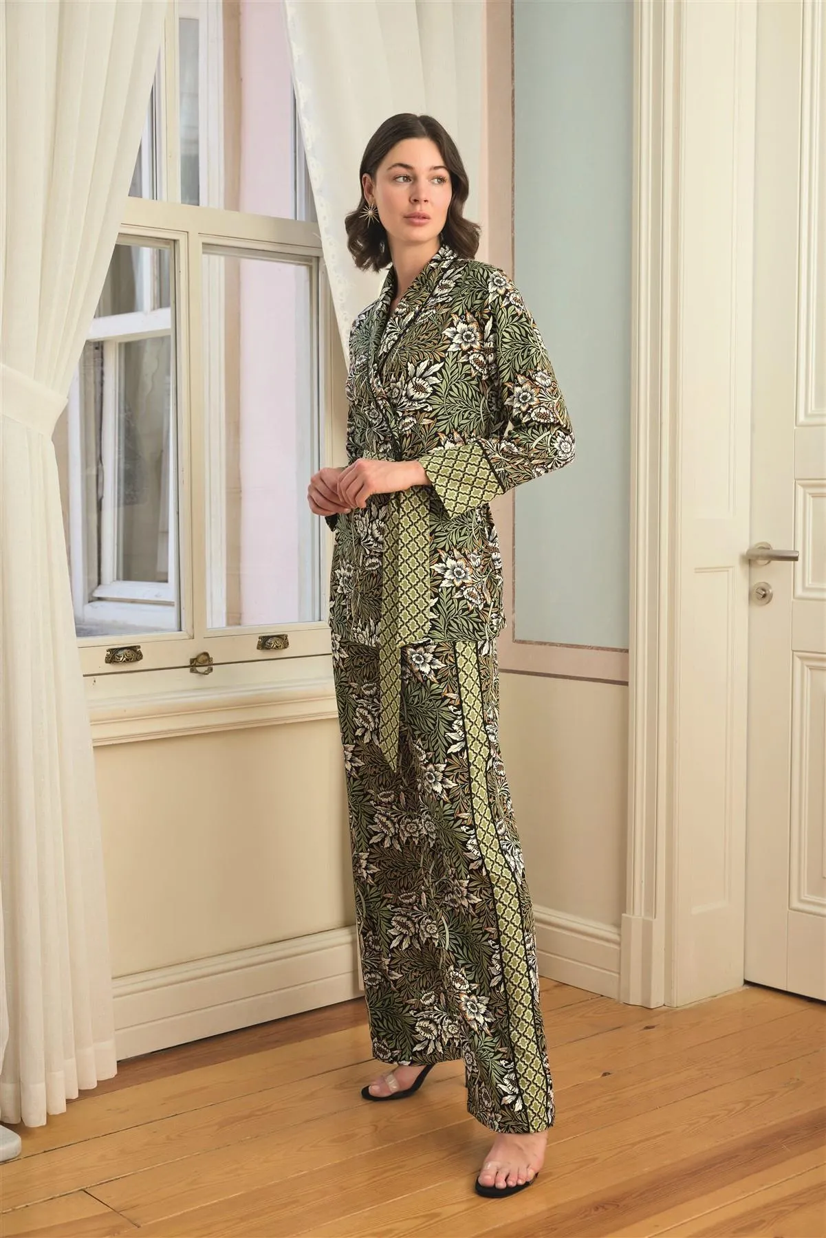 Arias Closet Çiçek Yaprak ve Etnik Desenli Pijama Takımı