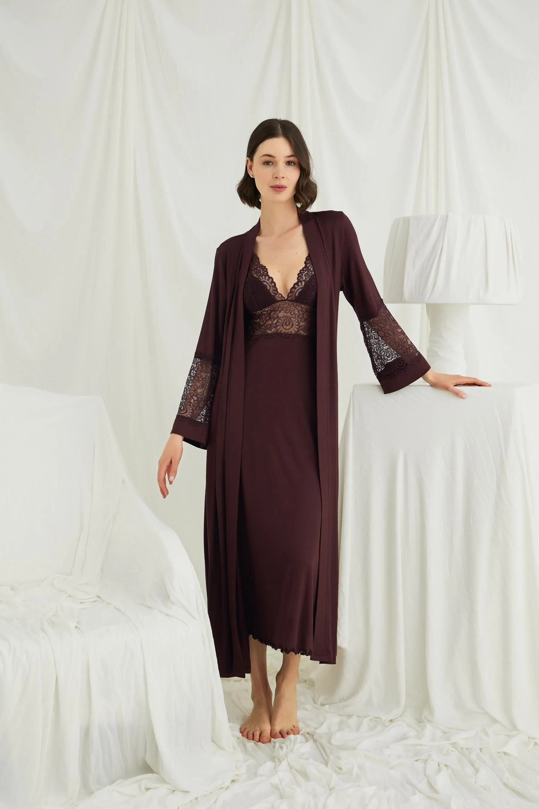 Arias Closet Göğüs ve Sırt Dekolteli Dantelli Sabahlık Takımı