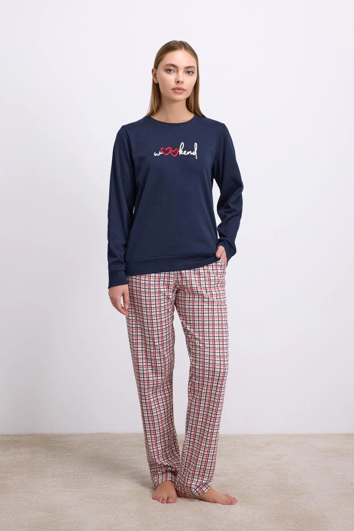 Rahat ve Şık %100 Pamuklu Uzun Kol Sweatshirt ve Ekose Pantolon Pijama Takımı