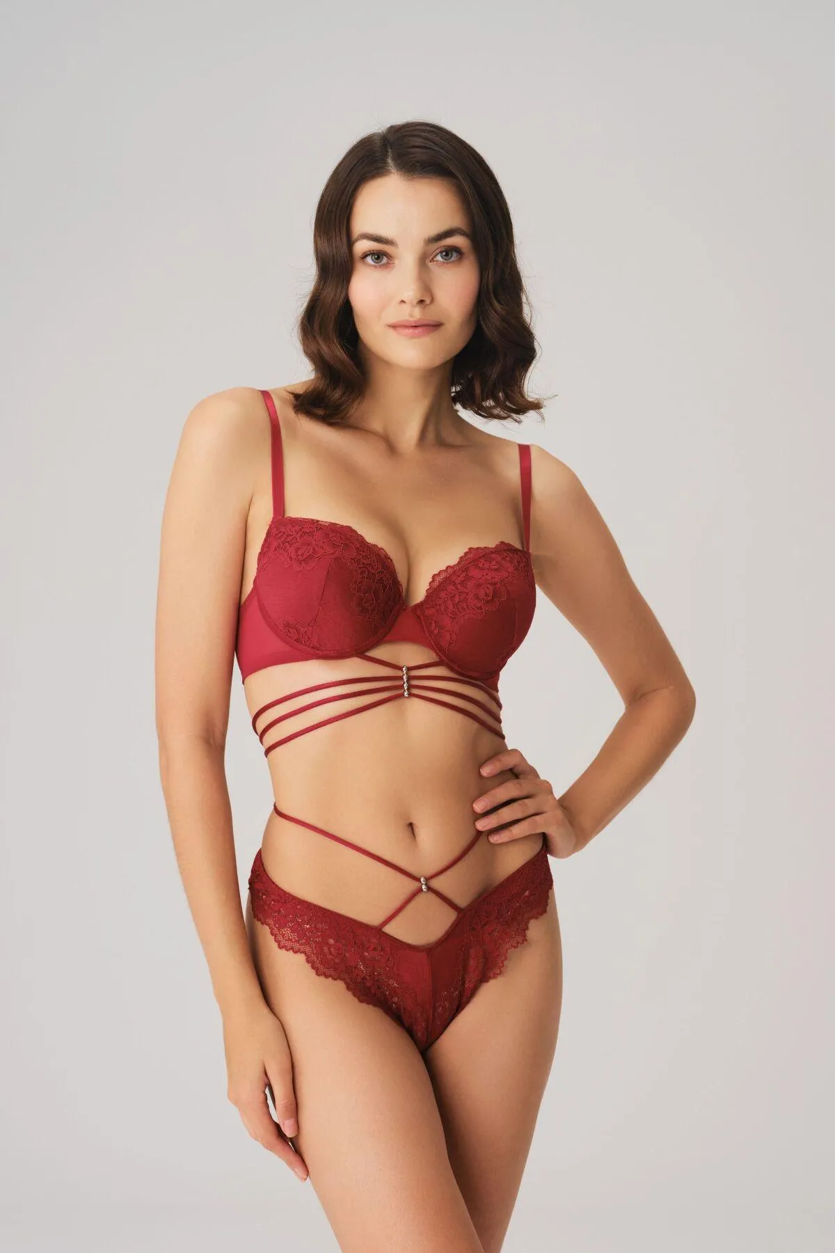 Arias Closet Balenli Destekli Dolgulu Göbek Detaylı Dantelli Sütyen ve String Takım