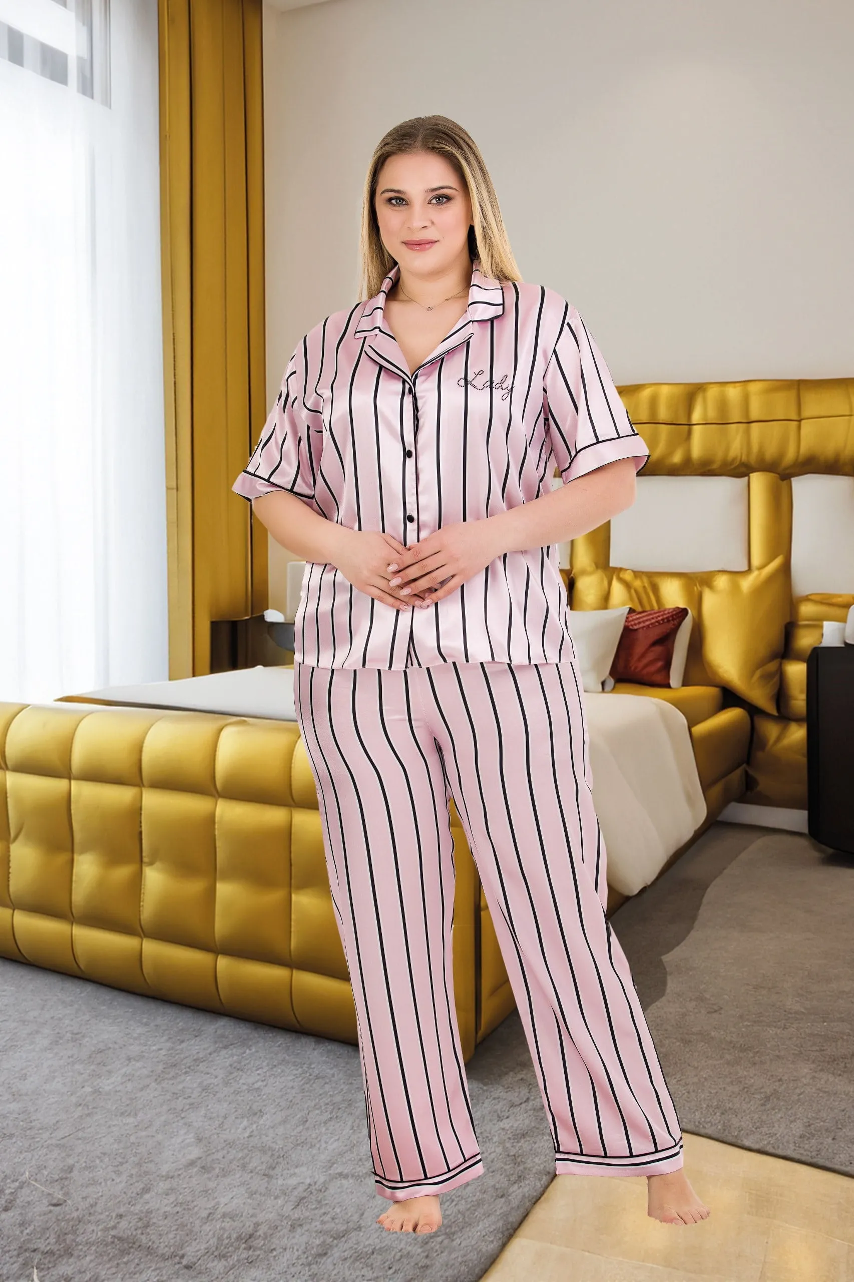 Arias Closet Büyük Beden Şık Tasarım Pembe Siyah Çizgili Düğmeli Kısa Kol Lüx Saten Pijama Takımı