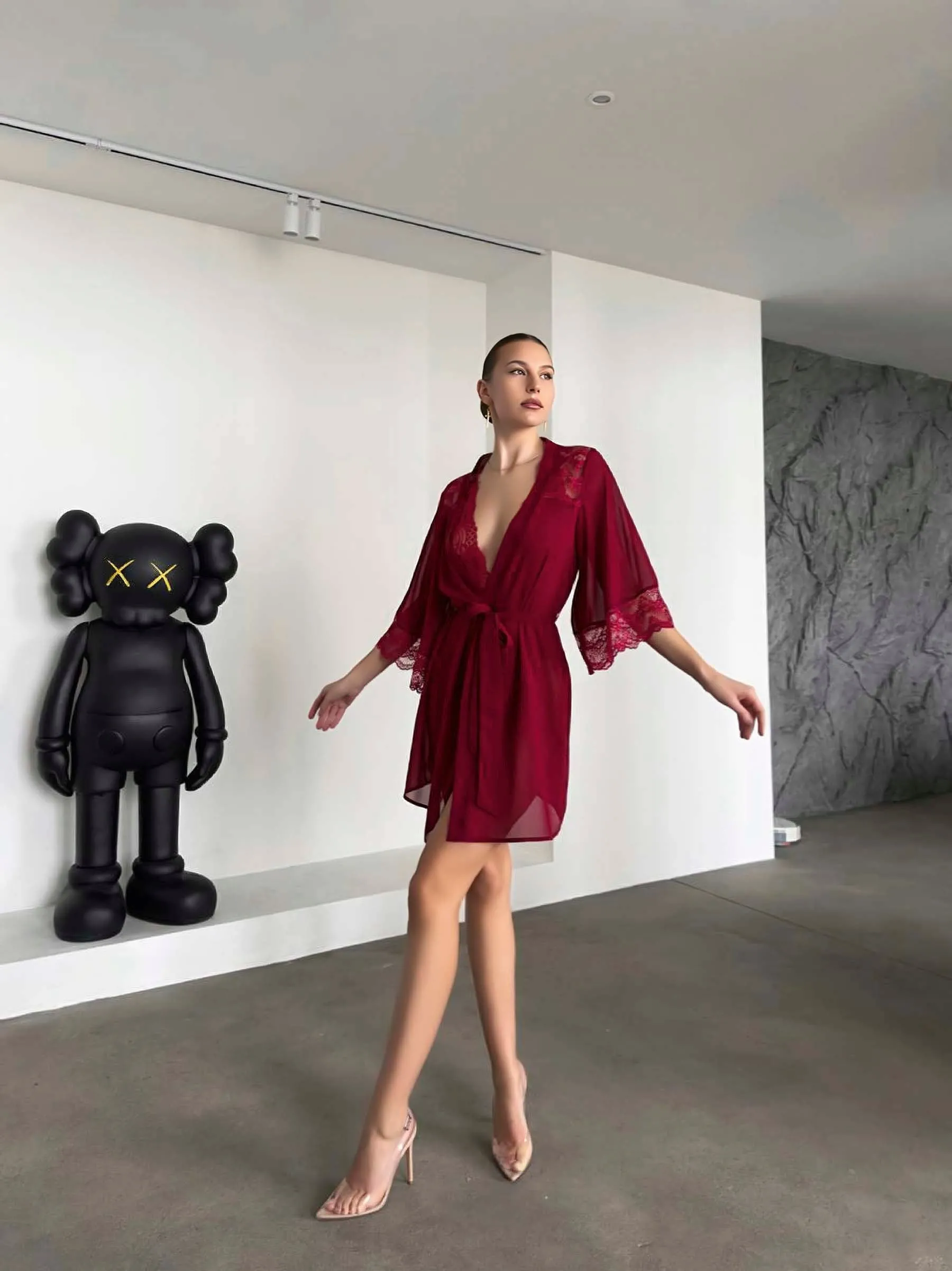 Şık Tasarım Bordo Dantel İşlemeli Body Suit ve Tül Gecelik Takımı