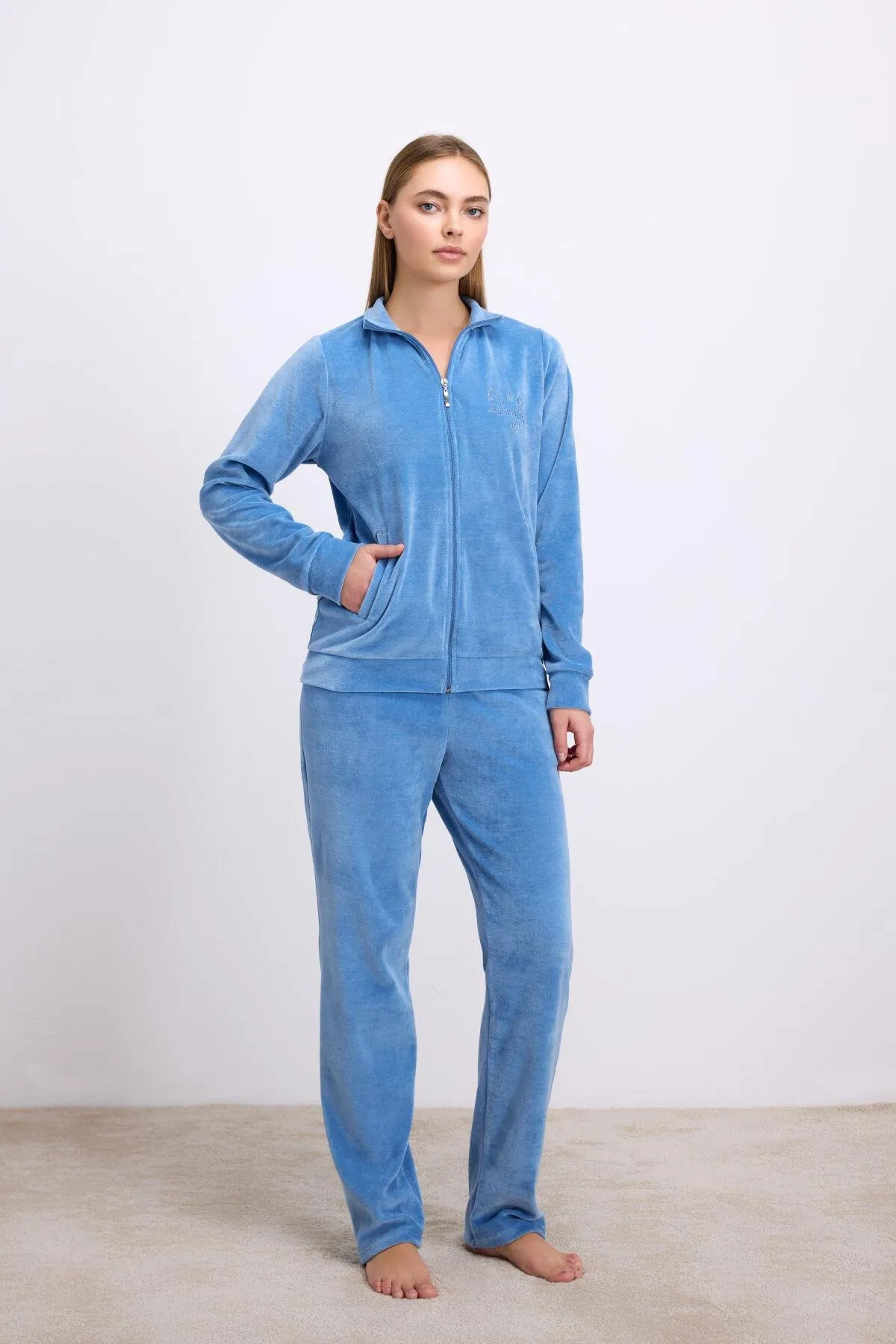Uzun Kollu Fermuarlı Kadife Sweatshirt ve Pantolon Pijama Takımı